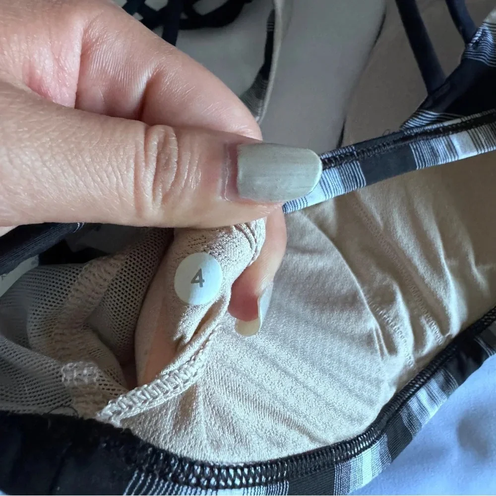134 🆕🖤 Lululemon Free to Be Bra * Wild - Capilano Stripe White Black
